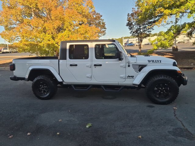 Used 2022 Jeep Gladiator Sport AWD/4WD image 3