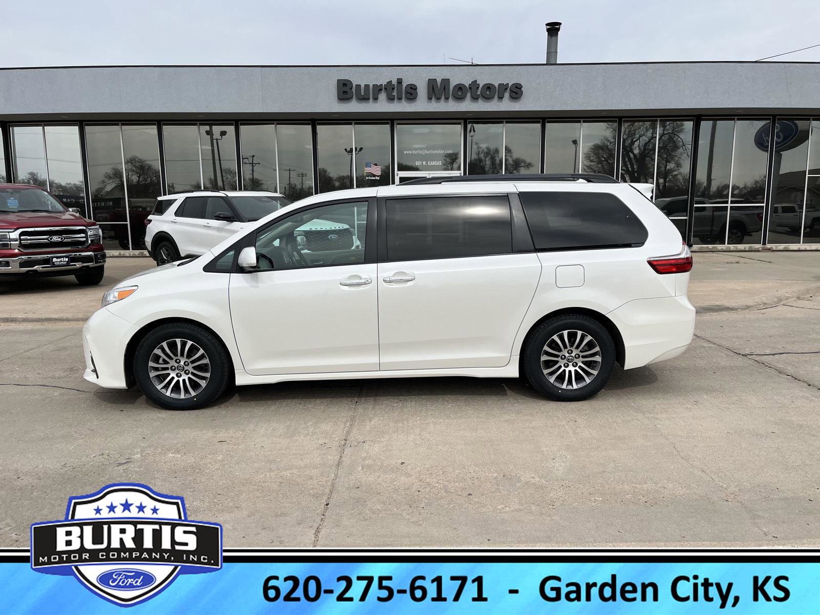 Used 2020 Toyota Sienna XLE w/ XLE Navigation Package video 1