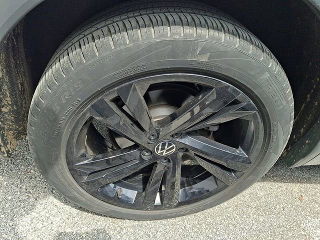 Used 2024 Volkswagen Tiguan SE R-Line AWD/4WD image 8