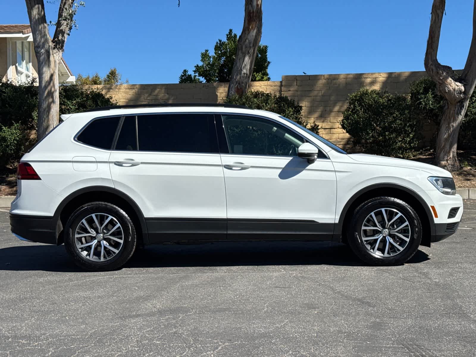 Used 2019 Volkswagen Tiguan SE w/ Panoramic Sunroof Package FWD image 8