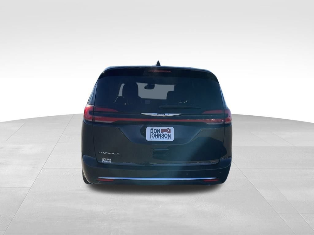 Used 2024 Chrysler Pacifica Touring-L image 4