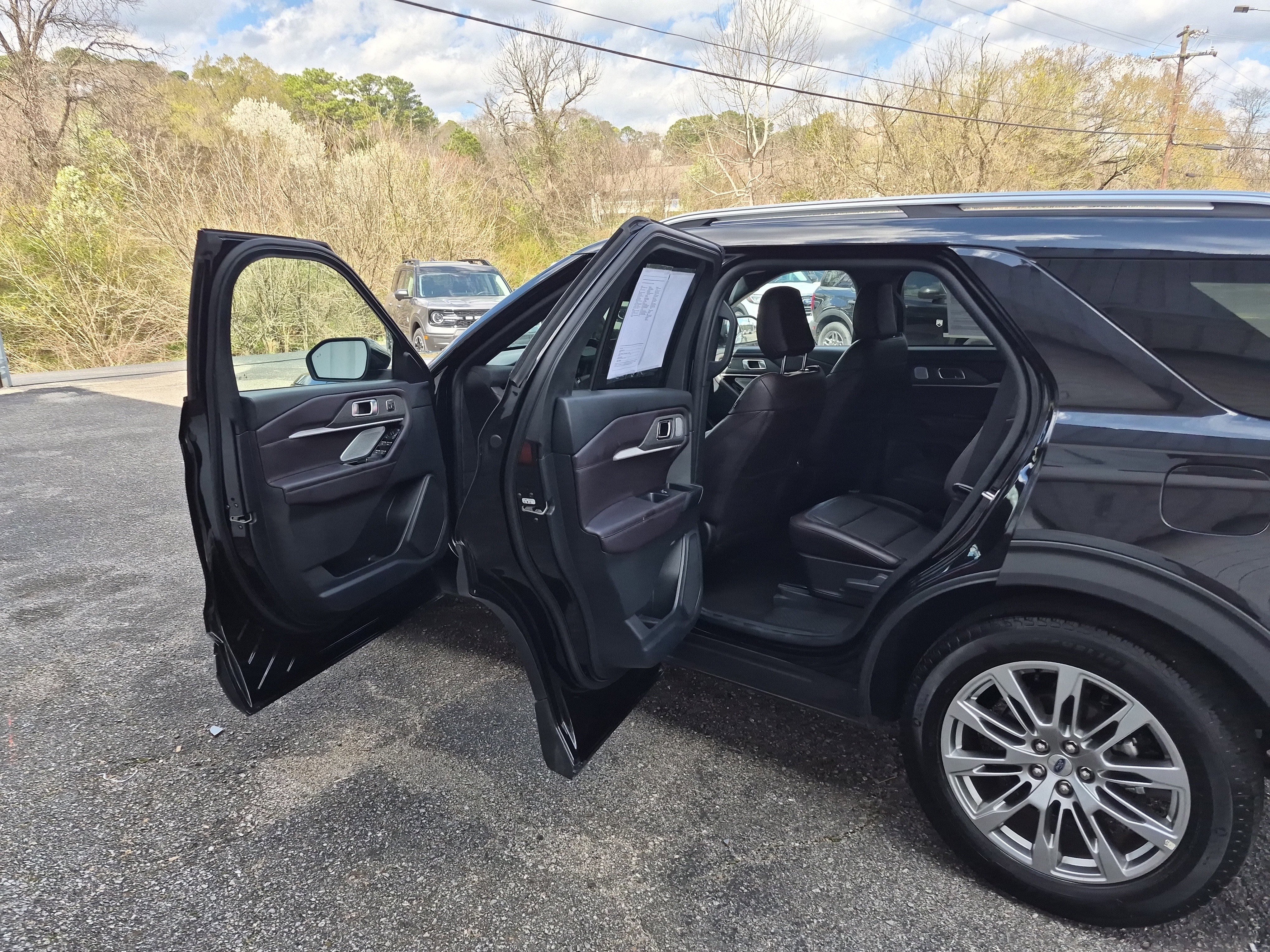 Certified 2025 Ford Explorer Platinum image 15