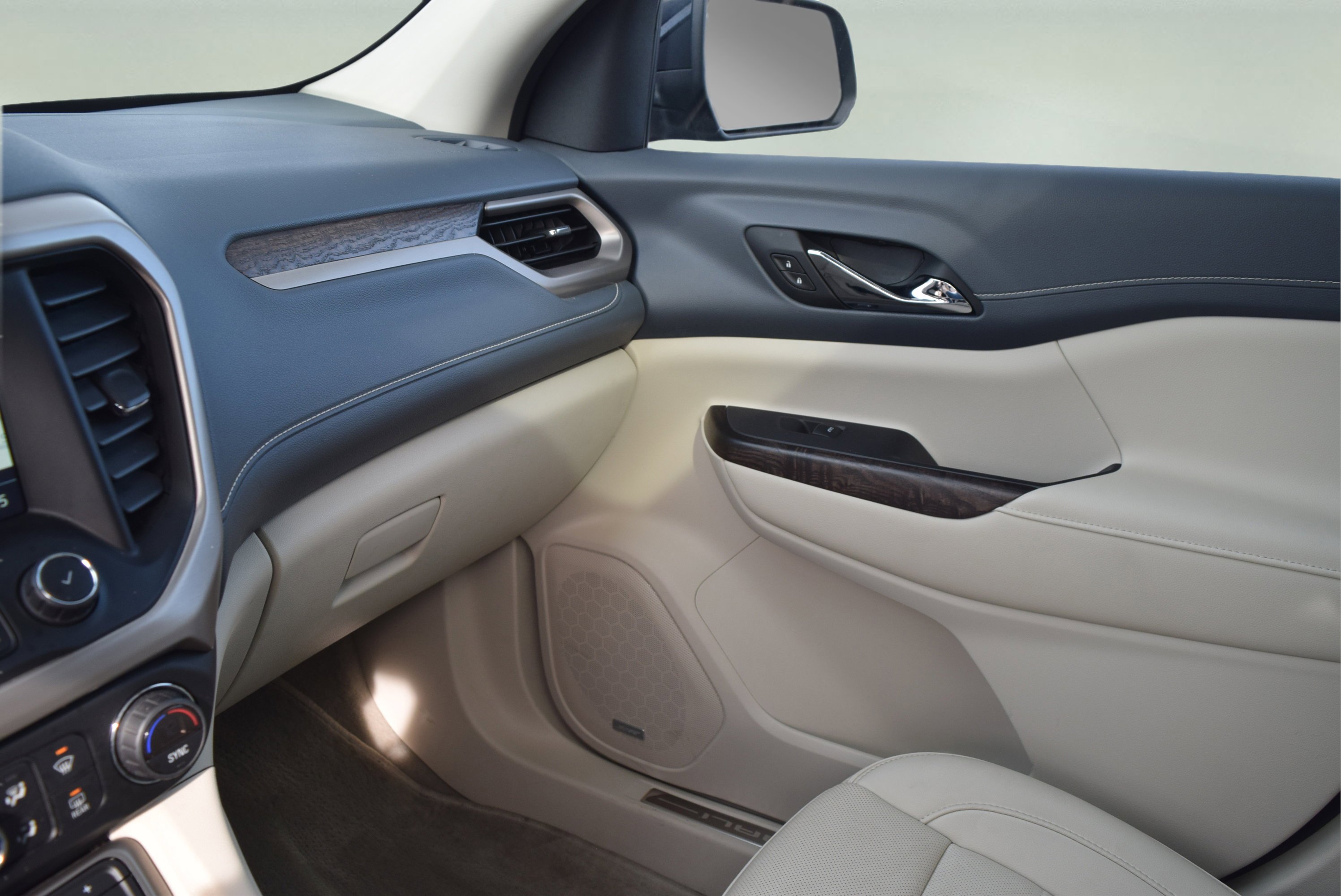 Used 2021 GMC Acadia Denali w/ Denali Ultimate Package image 22