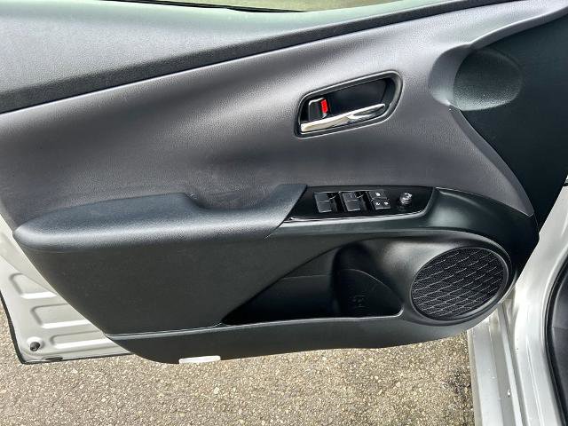 Used 2022 Toyota Prius LE image 16