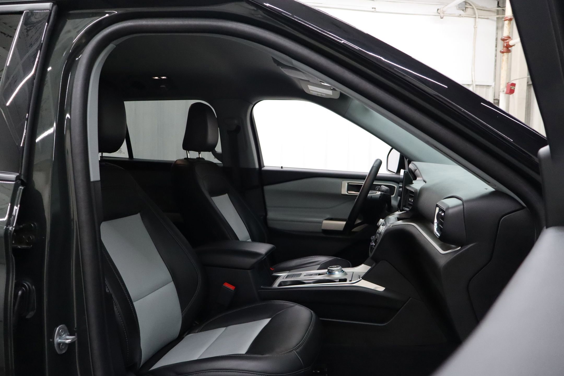 Certified 2023 Ford Explorer XLT w/ Equipment Group 202A RWD image 39