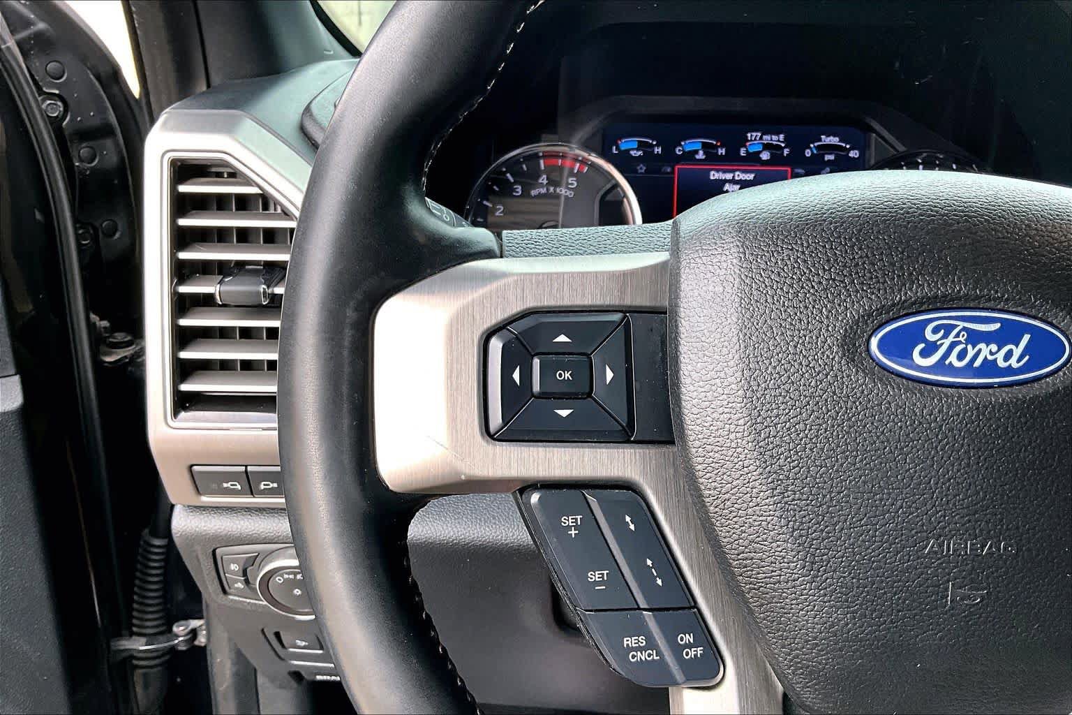 Certified 2019 Ford F350 Platinum w/ Platinum Ultimate Package AWD/4WD image 24
