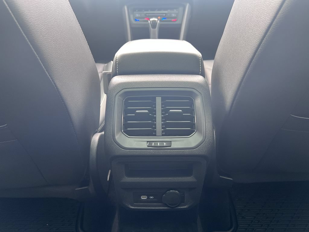 Used 2022 Volkswagen Tiguan SEL R-Line AWD/4WD image 32