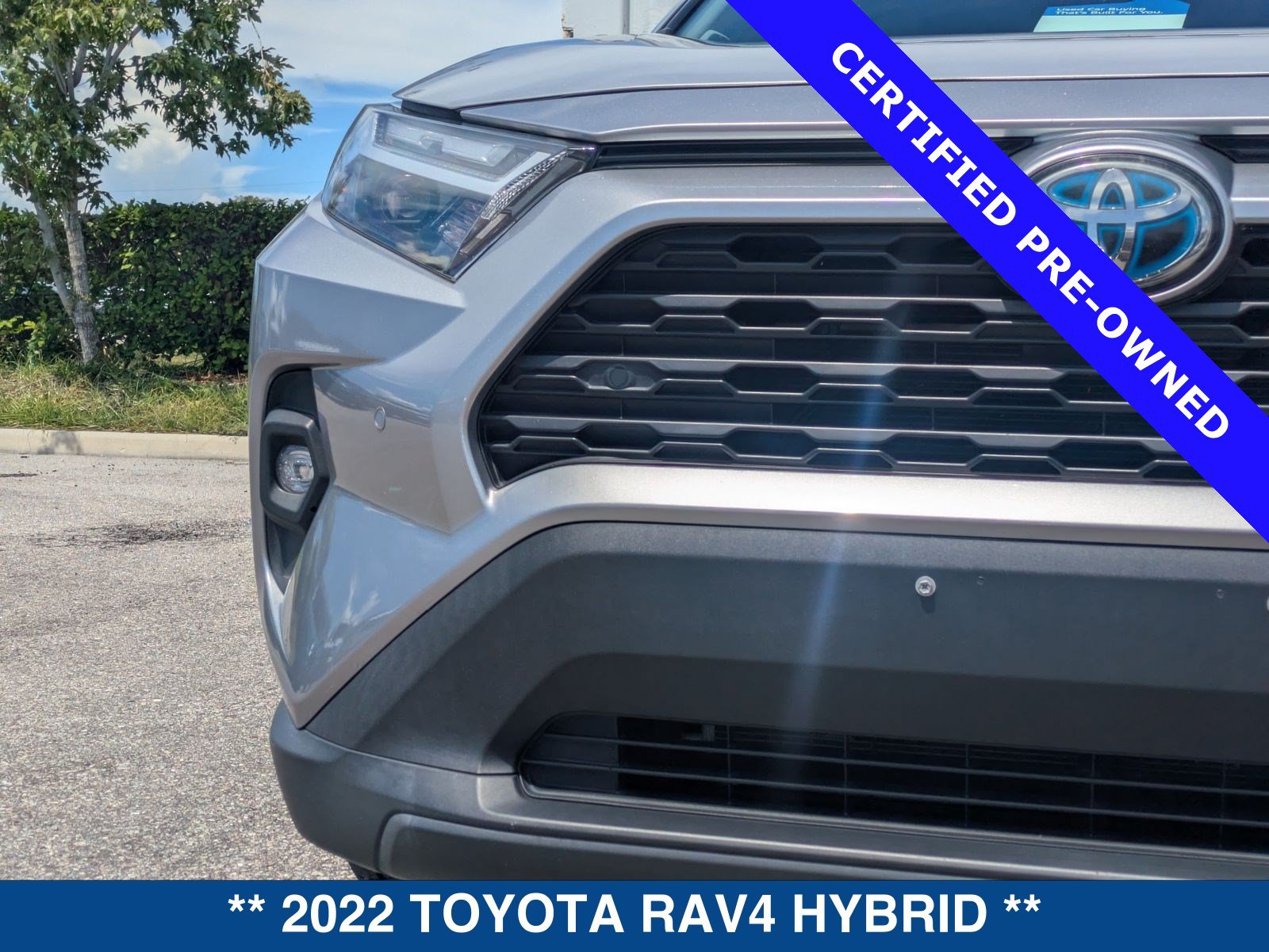 Used 2022 Toyota RAV4 XLE Premium AWD/4WD image 10
