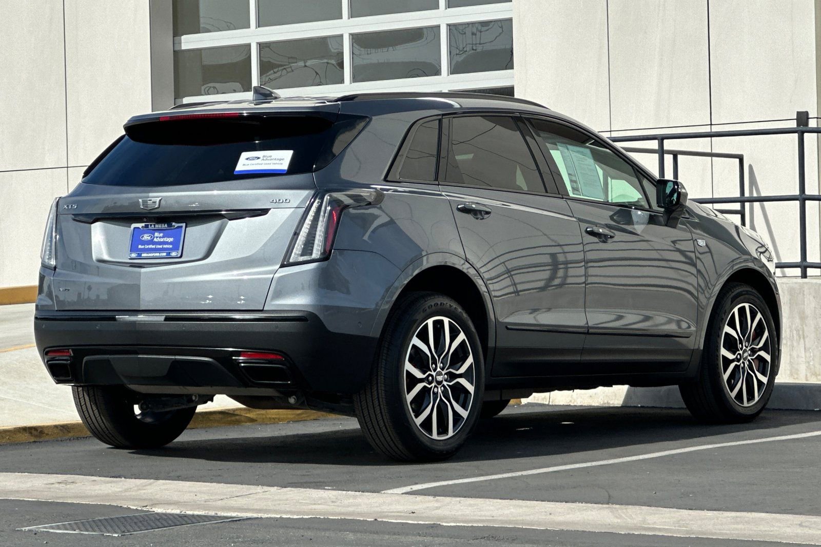 Used 2022 Cadillac XT5 Sportv w/ LPO, ONYX Package AWD/4WD image 3