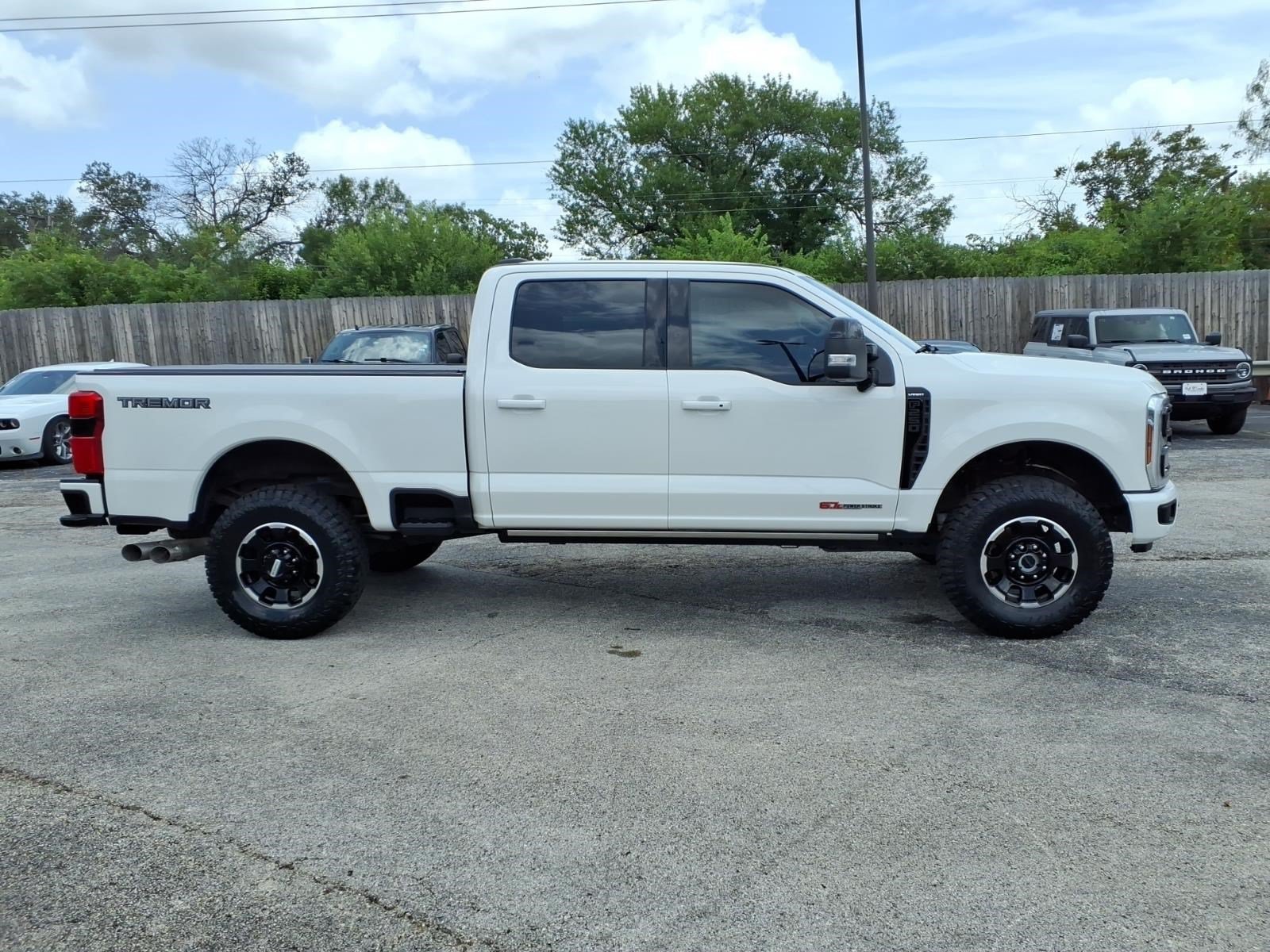 Certified 2025 Ford F250 Lariat w/ Lariat Ultimate Package AWD/4WD image 4