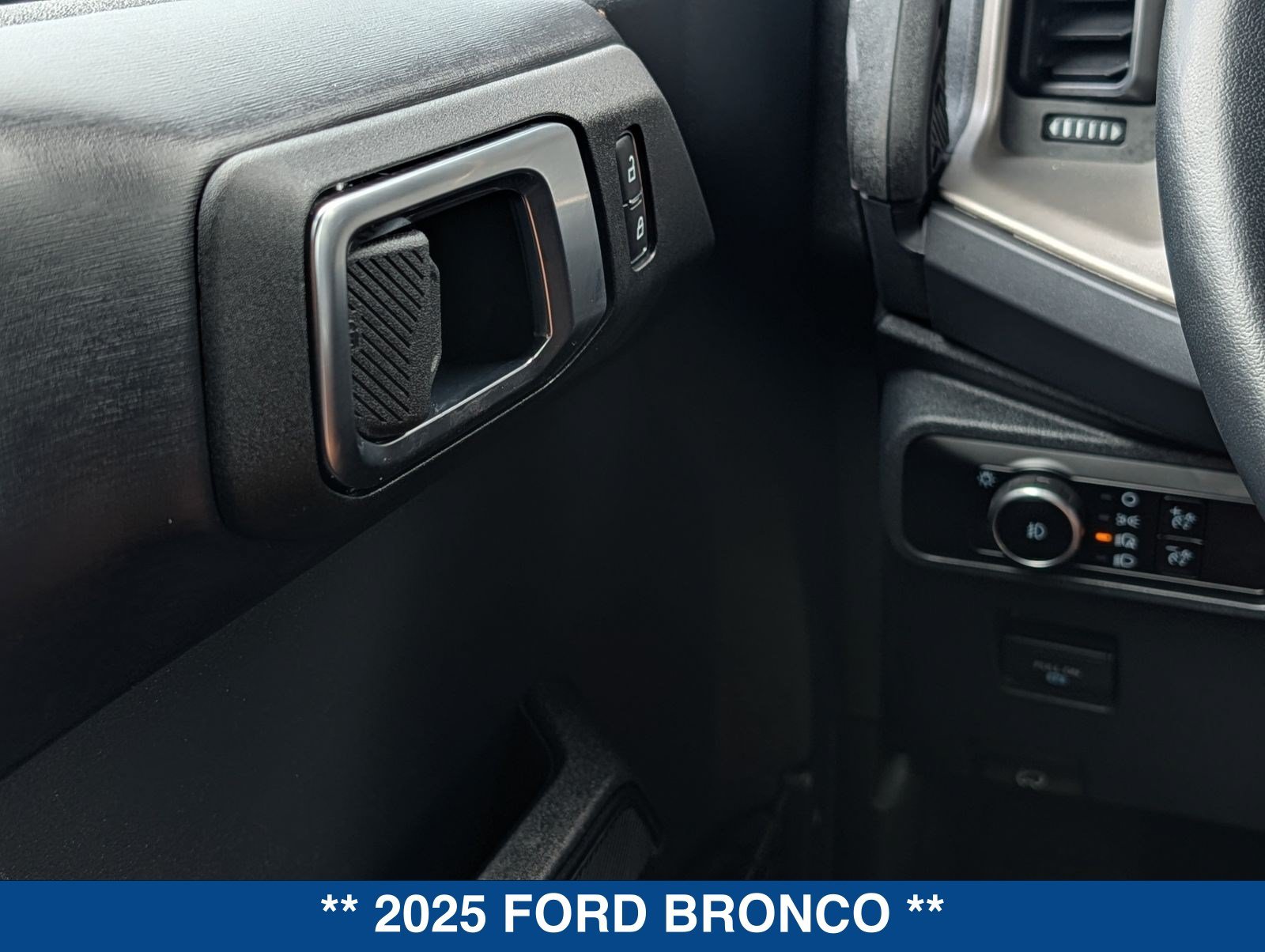 Certified 2025 Ford Bronco Outer Banks AWD/4WD image 24