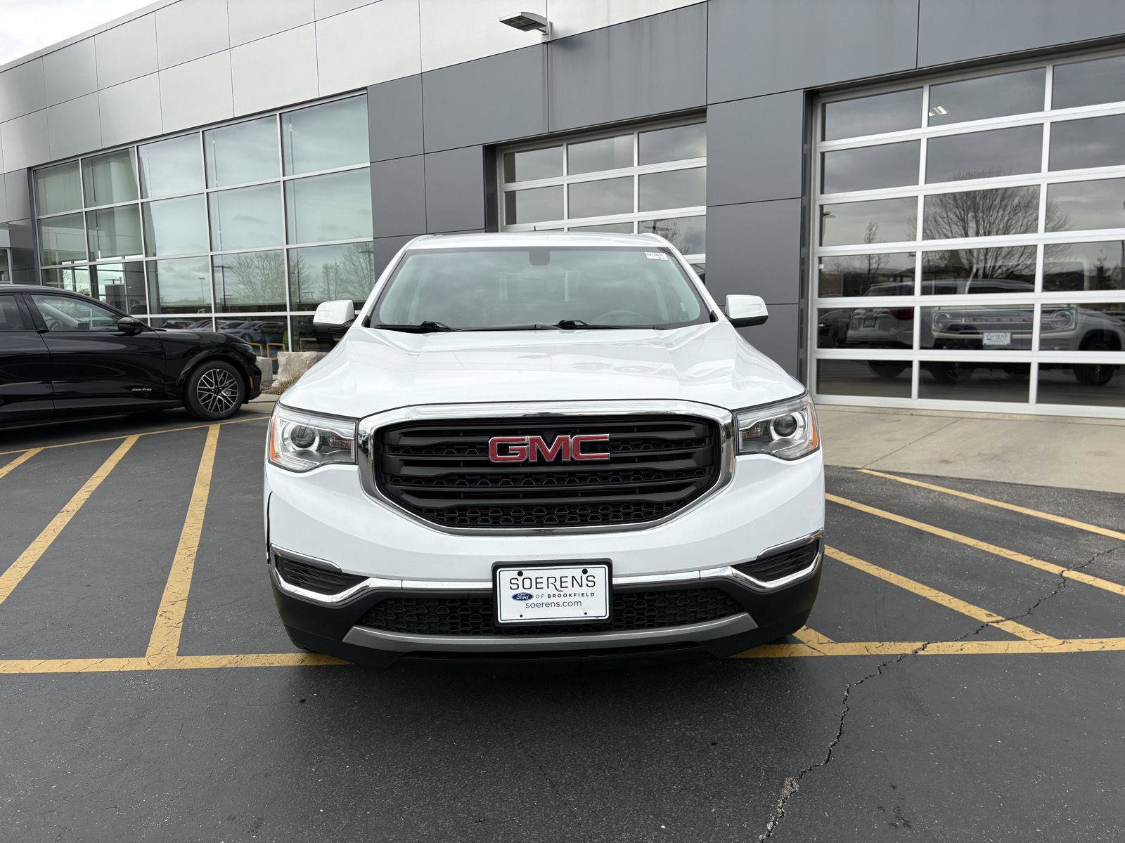Used 2019 GMC Acadia SLE FWD image 2