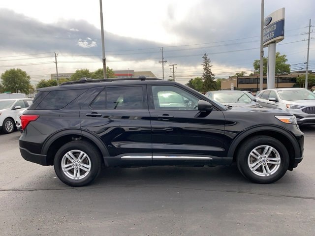 Certified 2022 Ford Explorer XLT w/ Equipment Group 202A image 2
