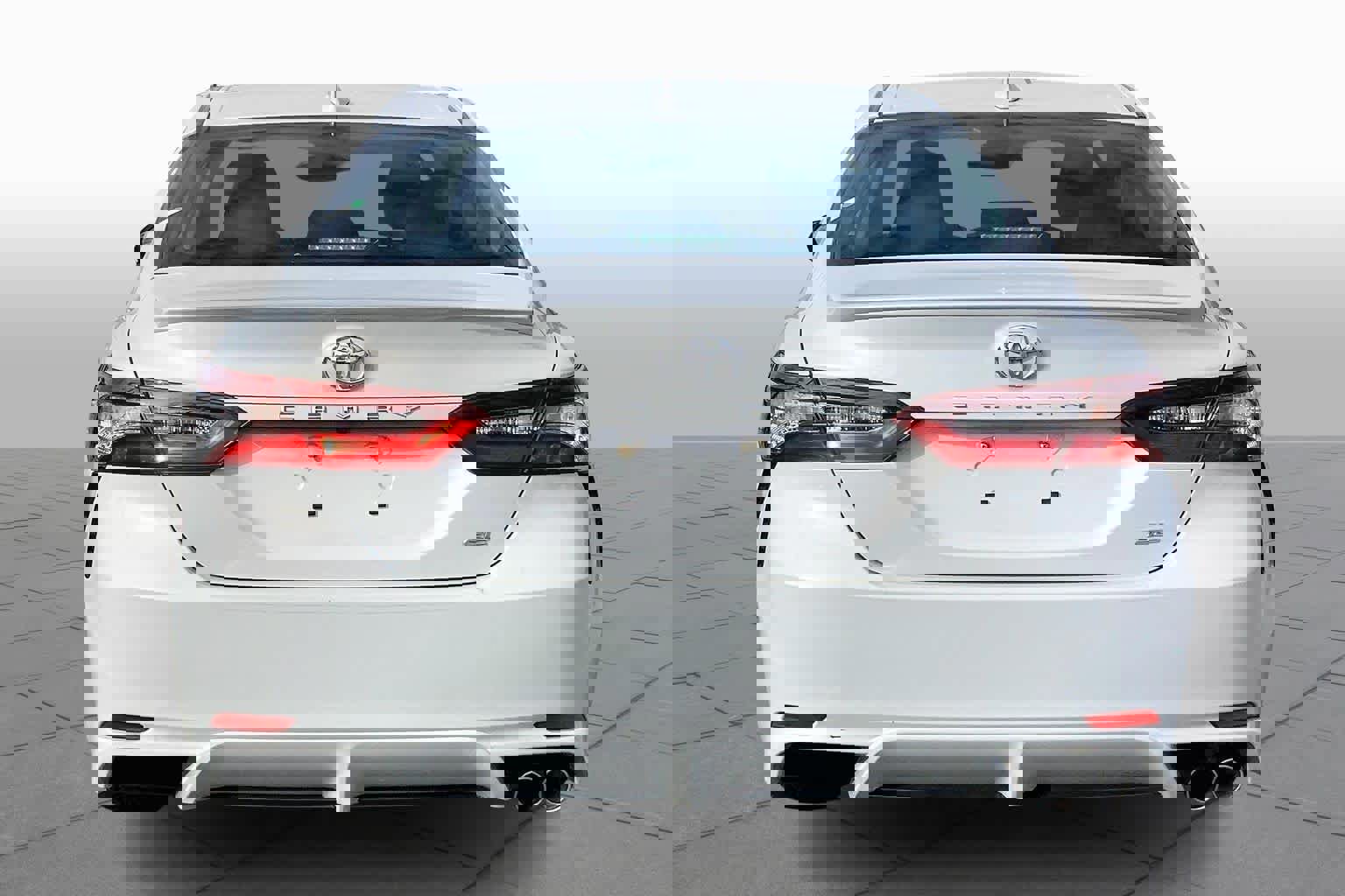 Used 2022 Toyota Camry SE image 2