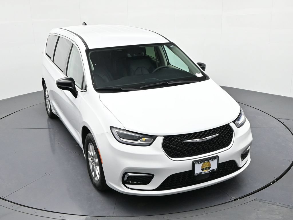 Used 2024 Chrysler Pacifica Touring-L FWD image 17