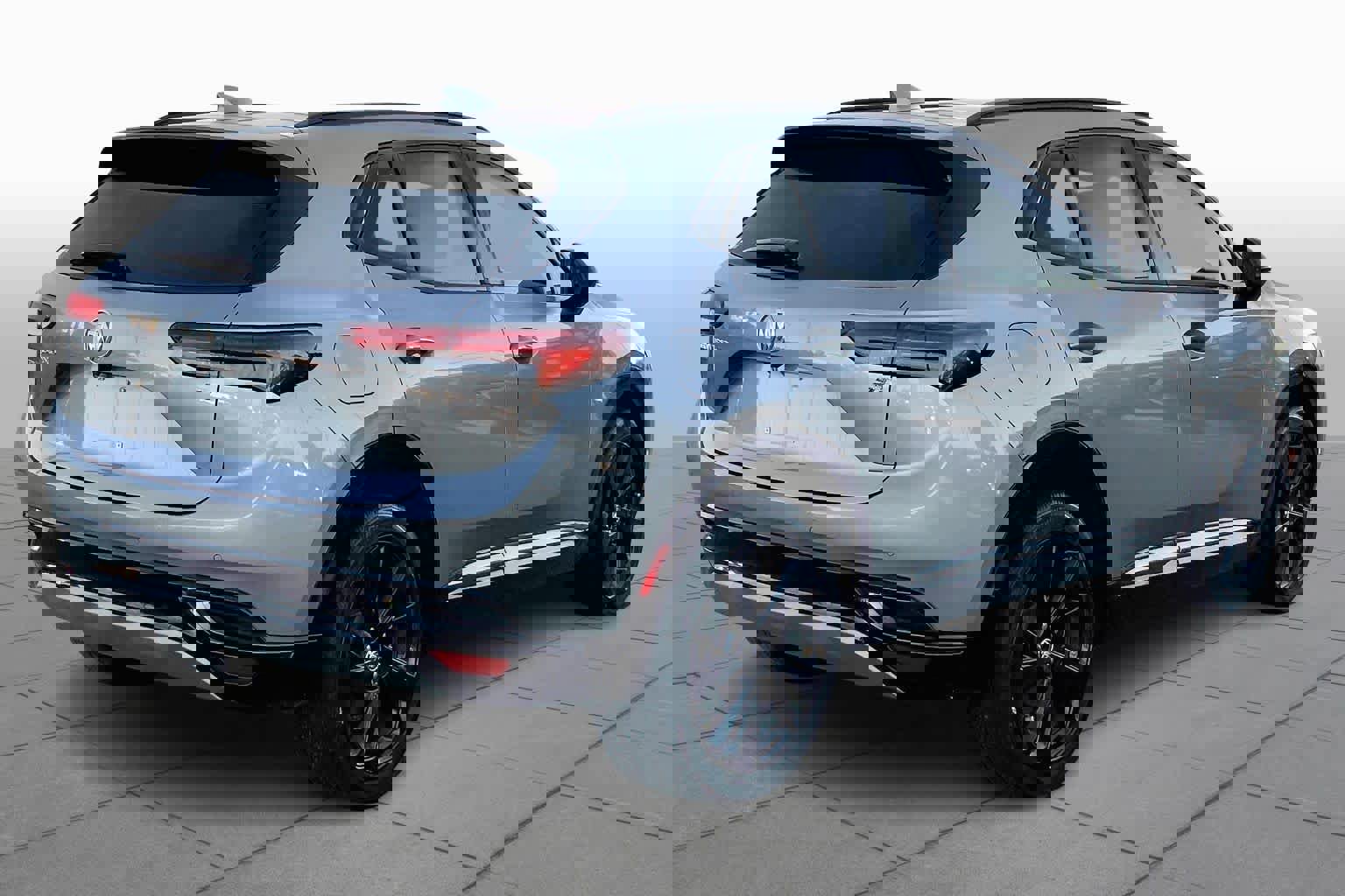 Used 2023 Buick Envision Essence w/ Technology Package I image 3