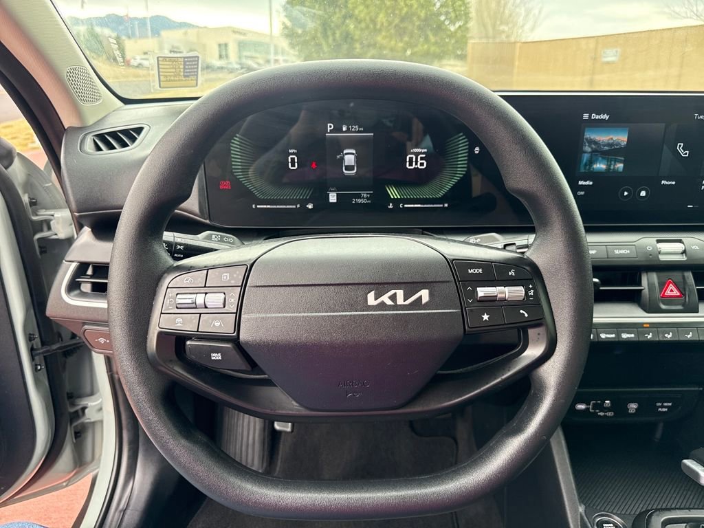 Used 2025 Kia K4 LXS image 13