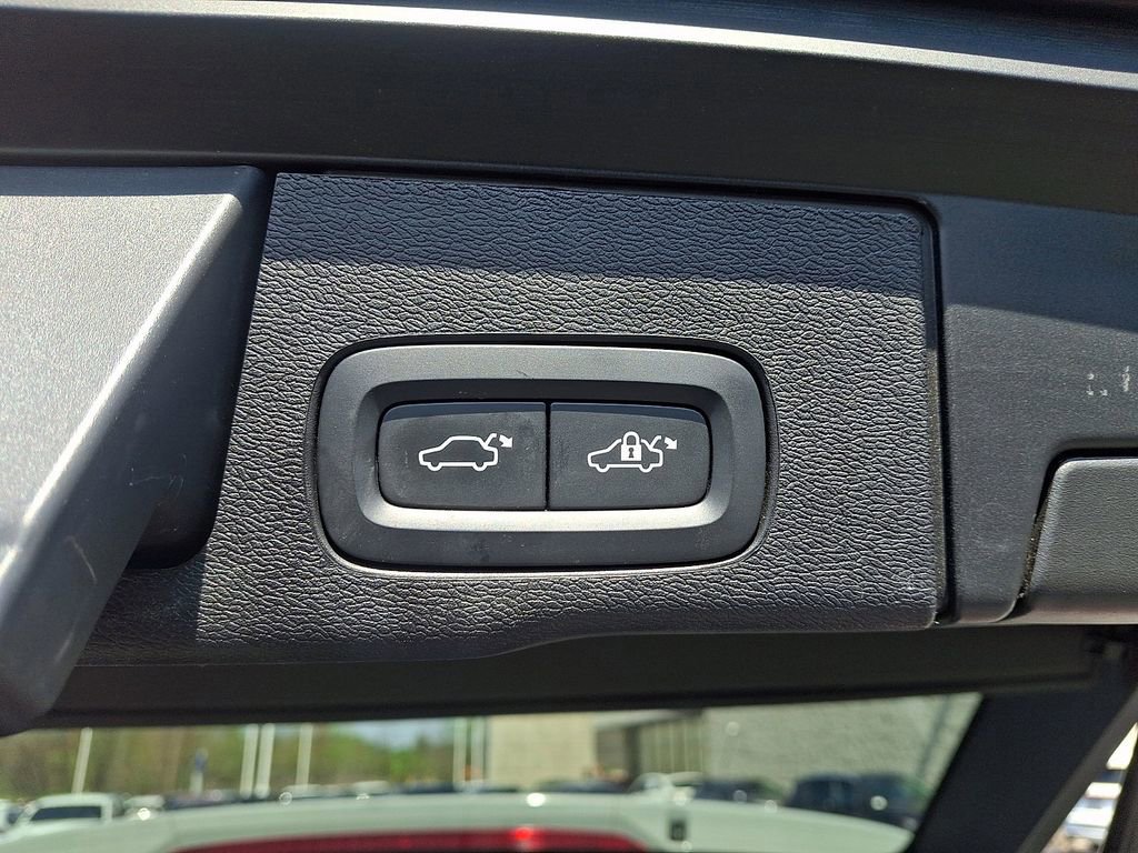 Used 2024 Volvo XC60 B5 Plus w/ Protection Package Premier AWD/4WD image 28