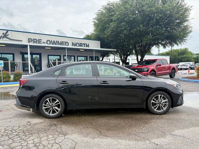 Used 2022 Kia Forte LXS FWD image 2