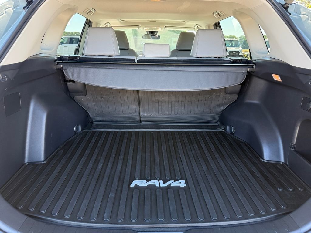 Used 2021 Toyota RAV4 XLE Premium FWD image 18