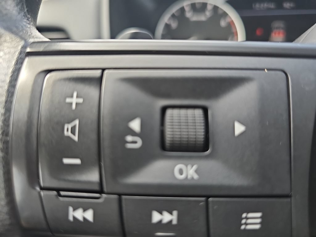 Used 2024 Nissan Rogue SV AWD/4WD image 17