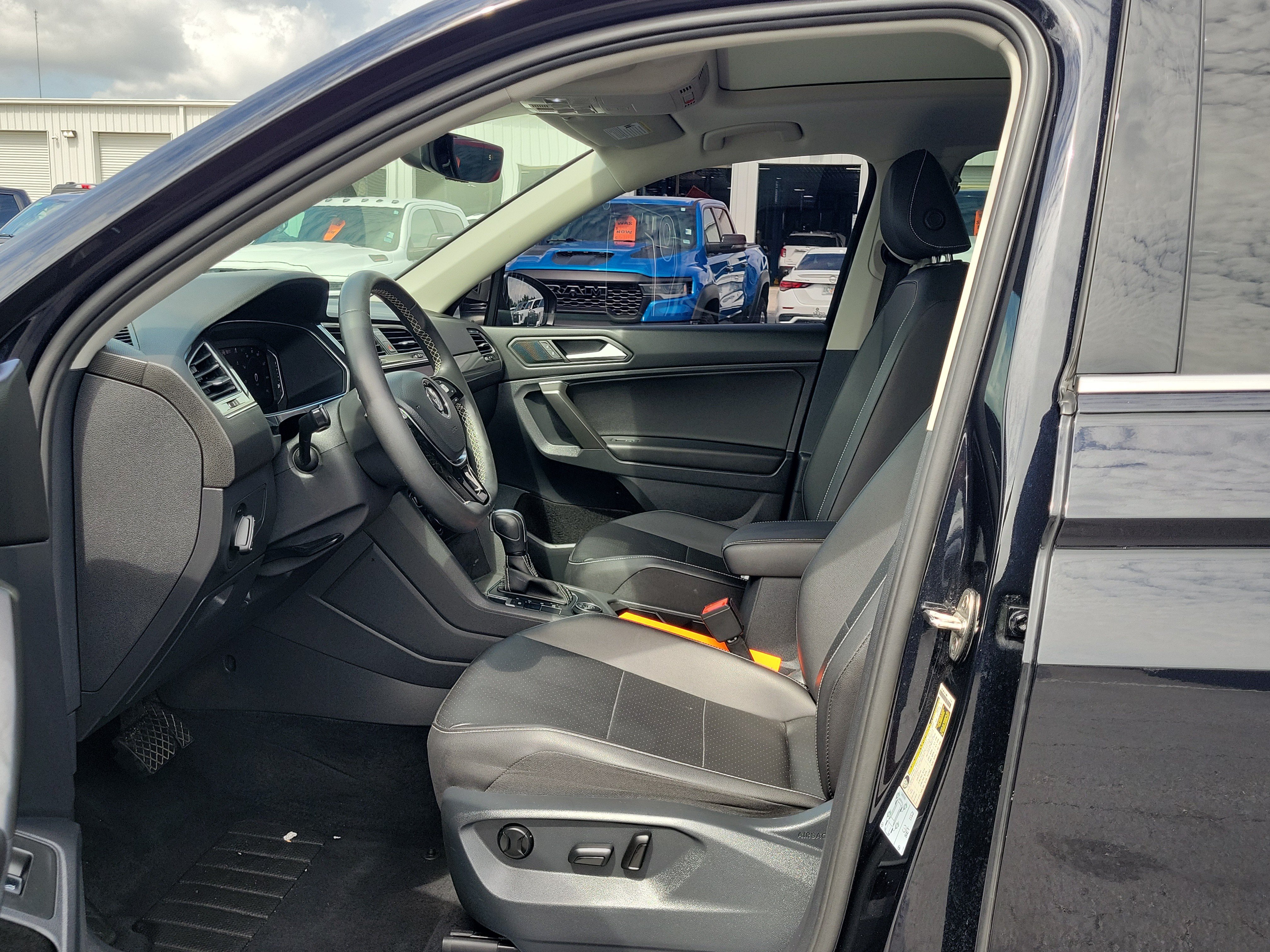 Used 2021 Volkswagen Tiguan SEL w/ 3rd Row Seat Package AWD/4WD image 21