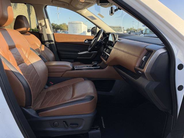 Used 2023 Nissan Pathfinder Platinum image 19