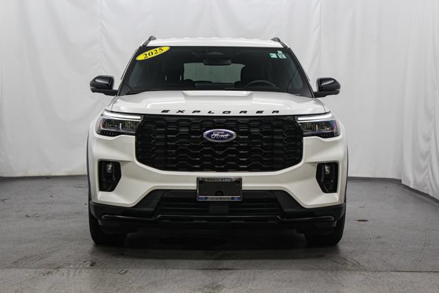 Certified 2025 Ford Explorer ST-Line w/ Premium Package RWD image 3