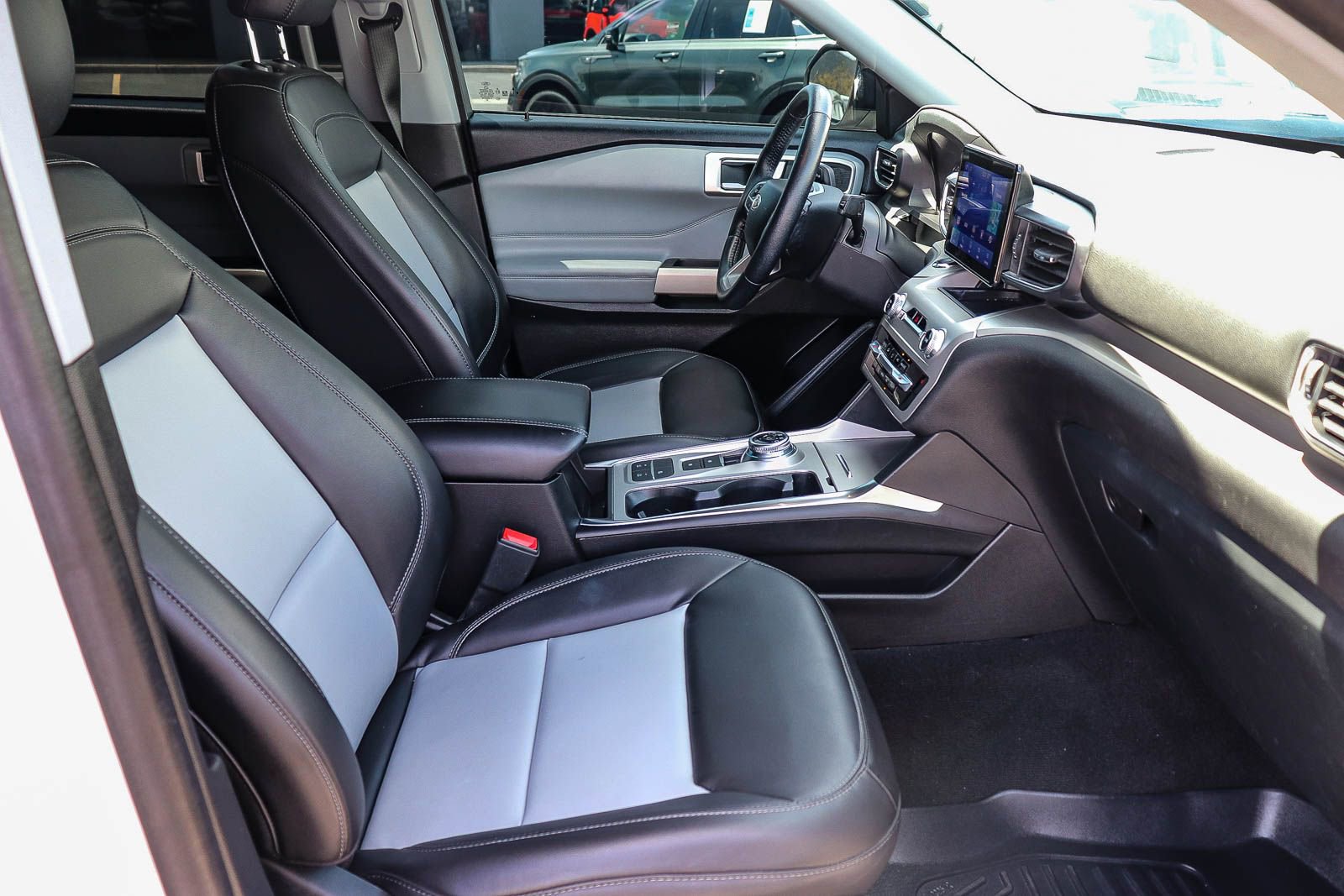 Certified 2023 Ford Explorer XLT w/ Equipment Group 202A image 15