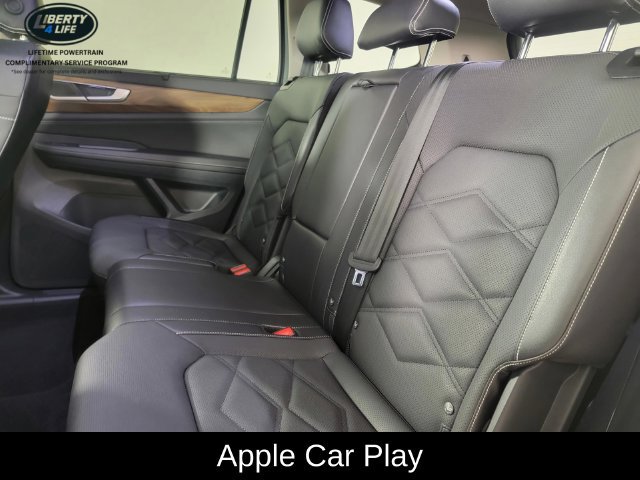 Used 2025 Volkswagen Atlas SE AWD/4WD image 16