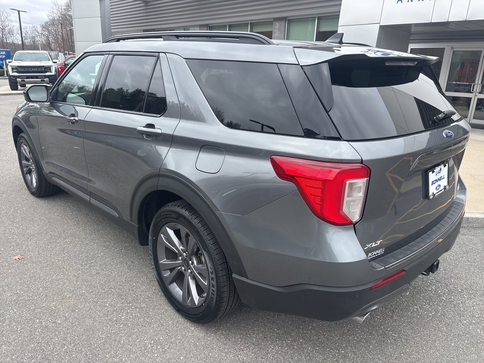 Certified 2023 Ford Explorer XLT w/ Equipment Group 202A AWD/4WD image 3