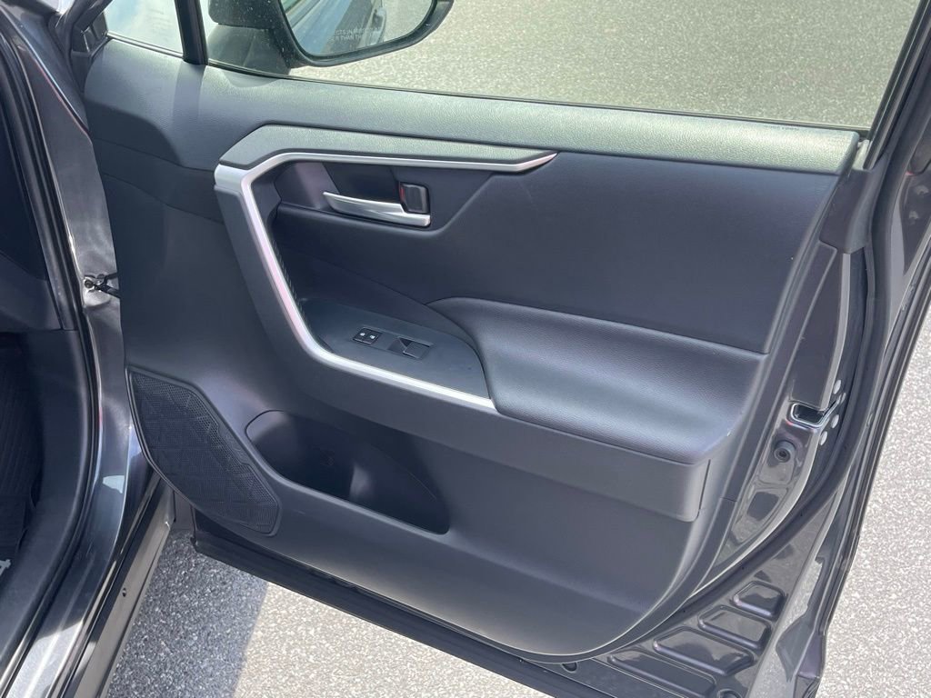 Used 2019 Toyota RAV4 XLE Premium w/ Cold Weather Package AWD/4WD image 15