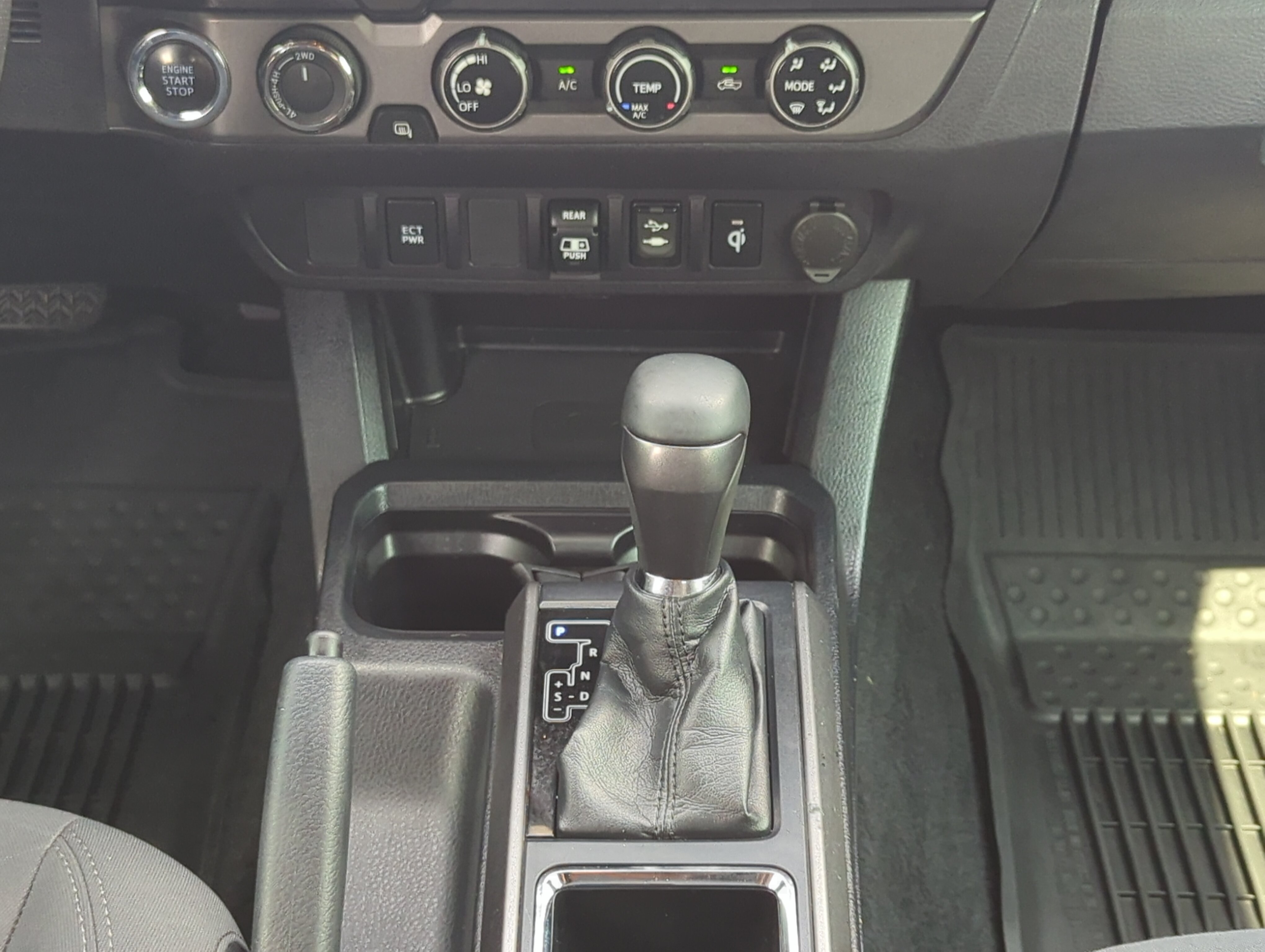 Used 2018 Toyota Tacoma TRD Off-Road AWD/4WD image 17