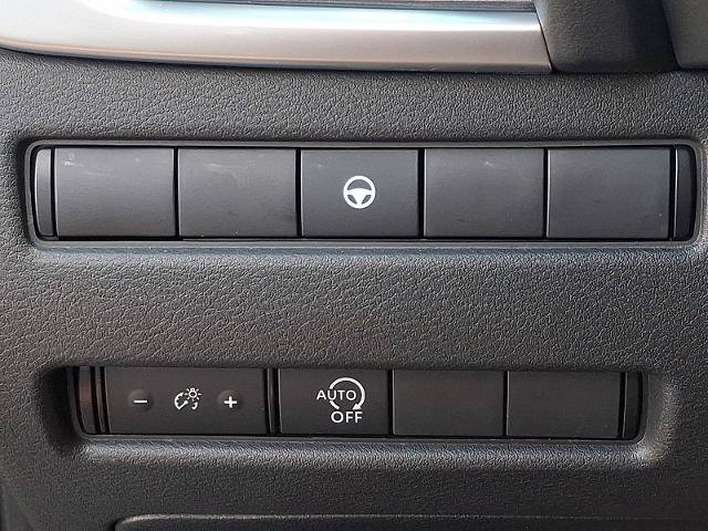 Used 2023 Nissan Rogue SV AWD/4WD image 25