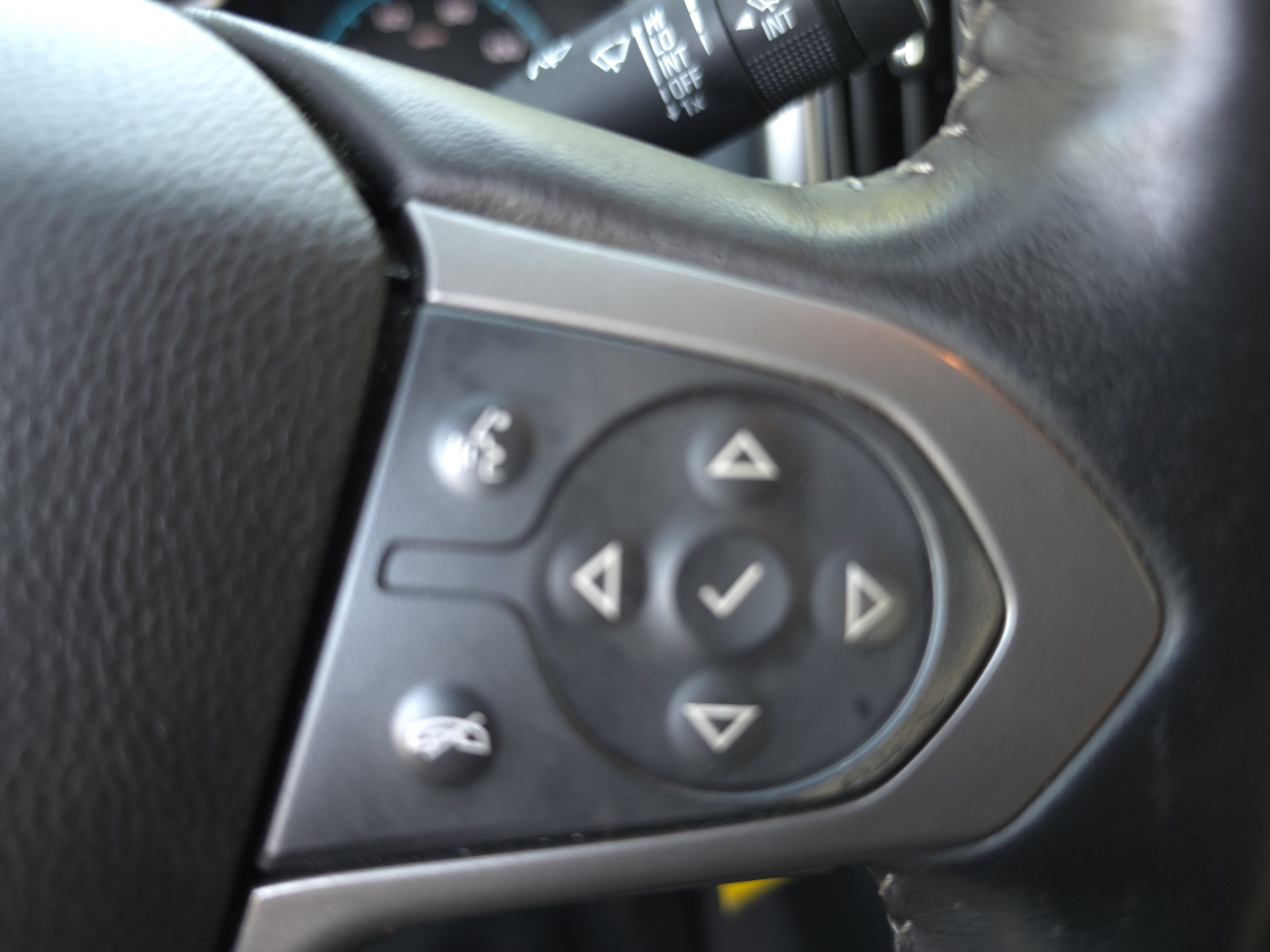 Used 2022 Chevrolet Colorado Z71 AWD/4WD image 17