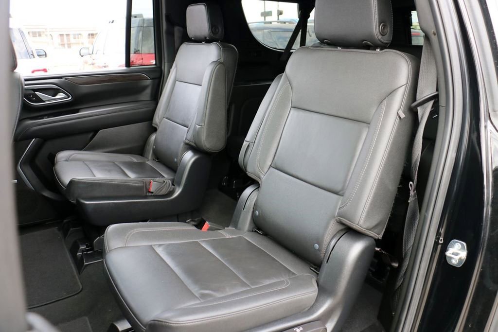 Used 2022 Chevrolet Suburban Z71 w/ Luxury Package image 23