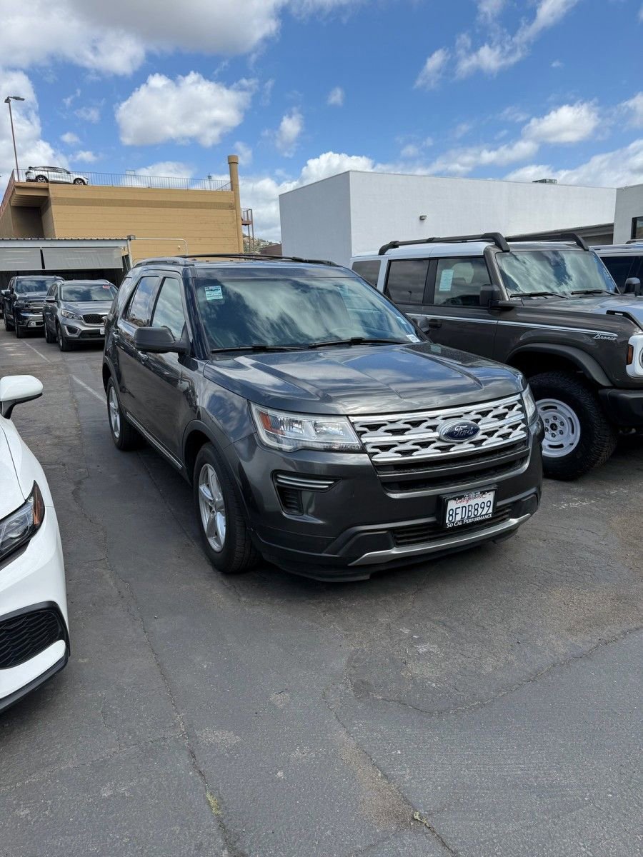 Certified 2018 Ford Explorer XLT FWD image 3