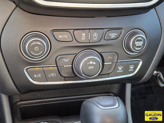 Used 2019 Jeep Cherokee Latitude Plus w/ Trailer Tow Group AWD/4WD image 23