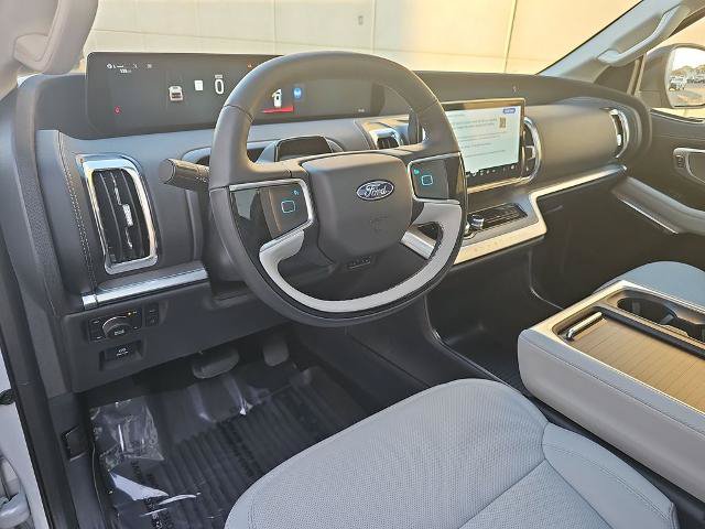 Certified 2025 Ford Expedition Platinum w/ Driver's Package AWD/4WD image 16