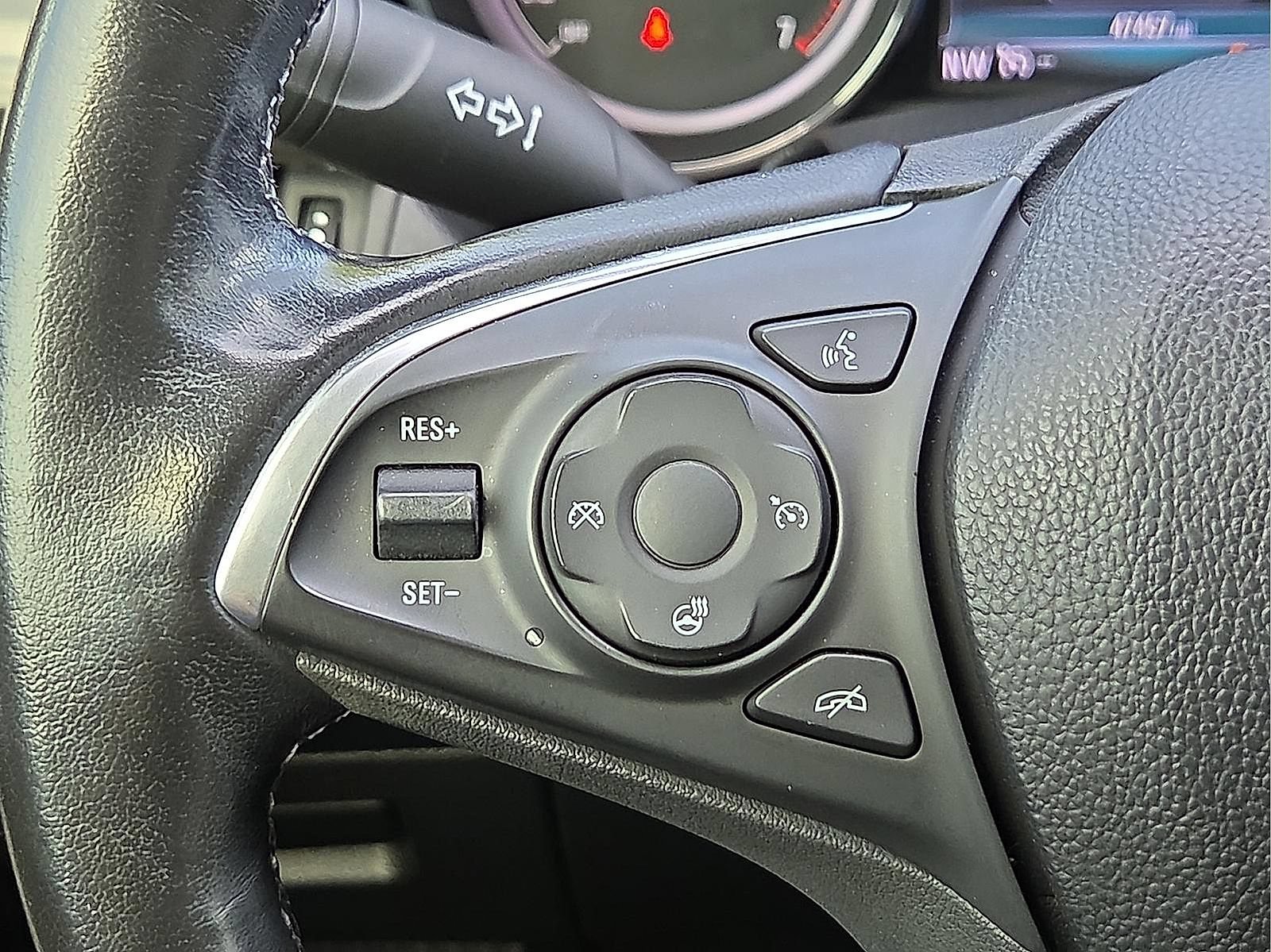 Used 2019 Buick Envision Essence FWD image 18