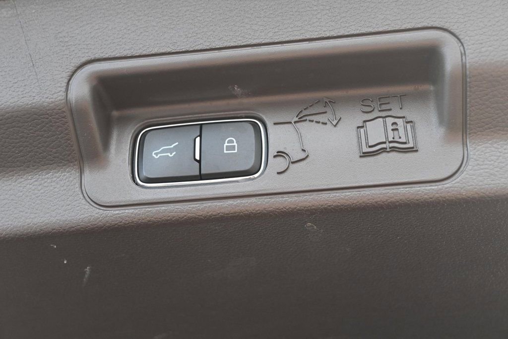 Certified 2022 Ford Explorer Platinum w/ Equipment Group 601A image 14