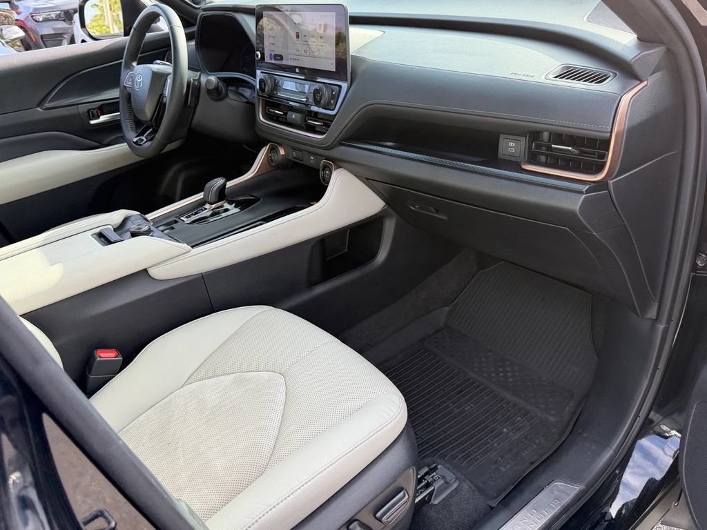 Used 2024 Toyota Grand Highlander AWD Hybrid image 18