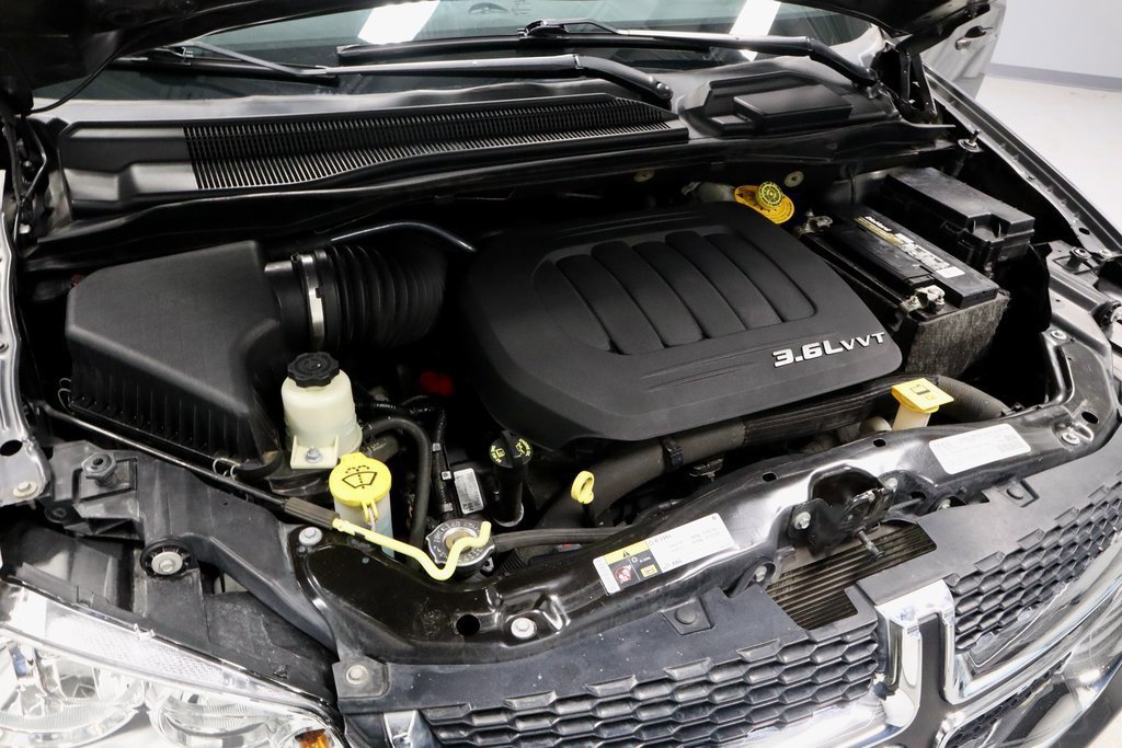 Used 2017 Dodge Grand Caravan SXT image 16