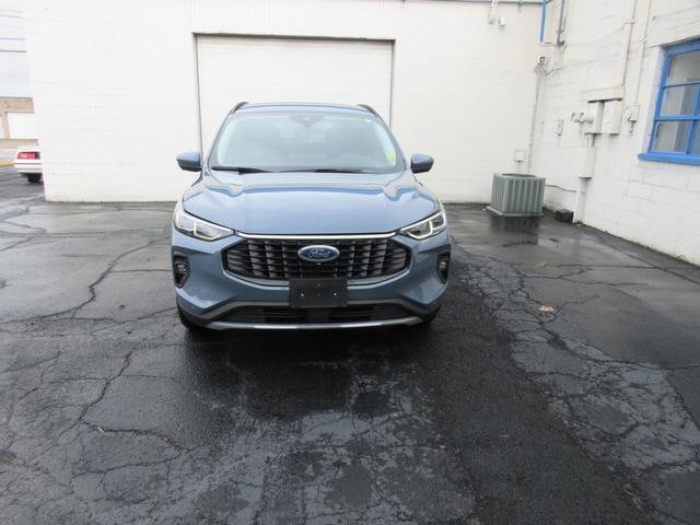 Certified 2024 Ford Escape Platinum AWD/4WD image 2