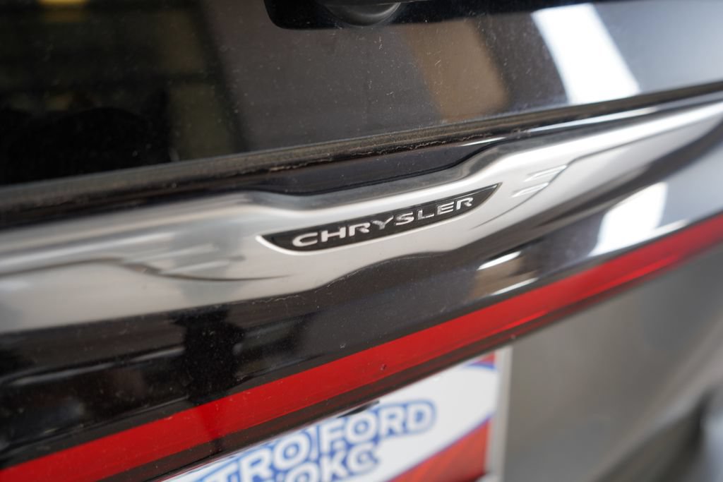 Used 2025 Chrysler Pacifica Select FWD image 5