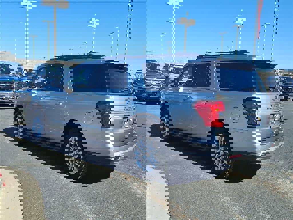 Certified 2024 Ford Expedition Max XLT image 3