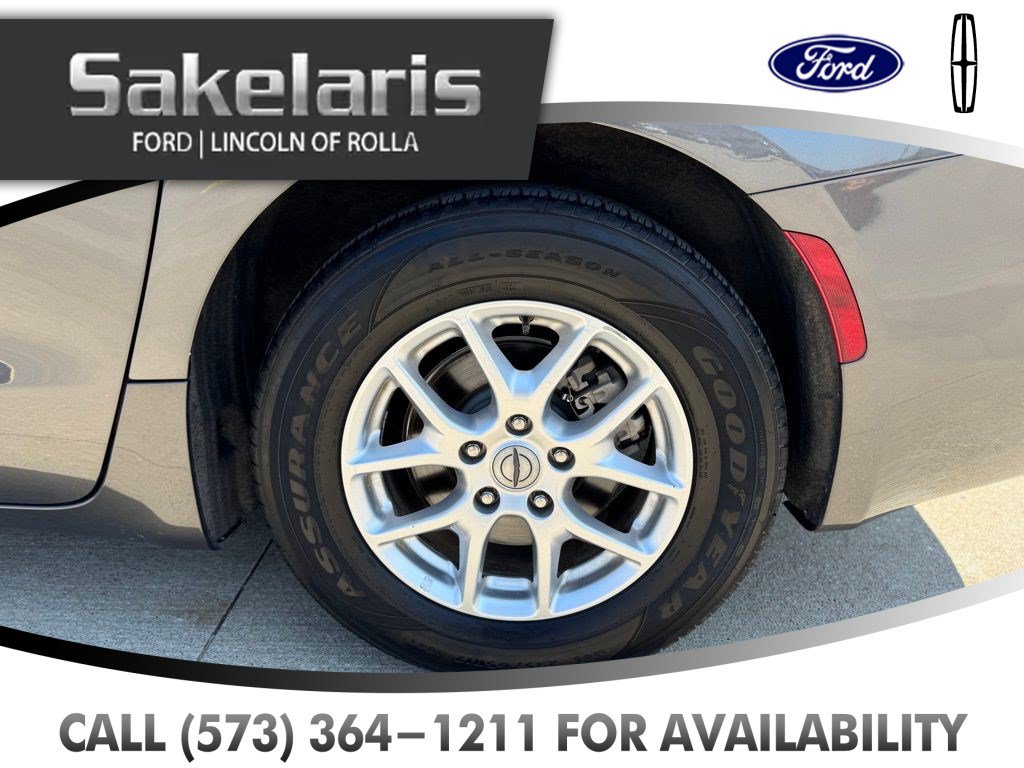 Used 2023 Chrysler Voyager LX FWD image 9