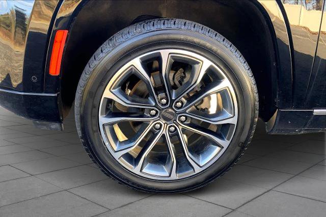 Used 2022 Jeep Grand Wagoneer Series III w/ Rear Seat Video Group 1 image 10