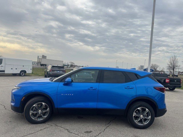Used 2024 Chevrolet Blazer LT image 2