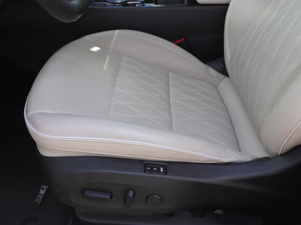 Used 2020 Buick Regal Avenir w/ Driver Confidence Package II FWD image 18